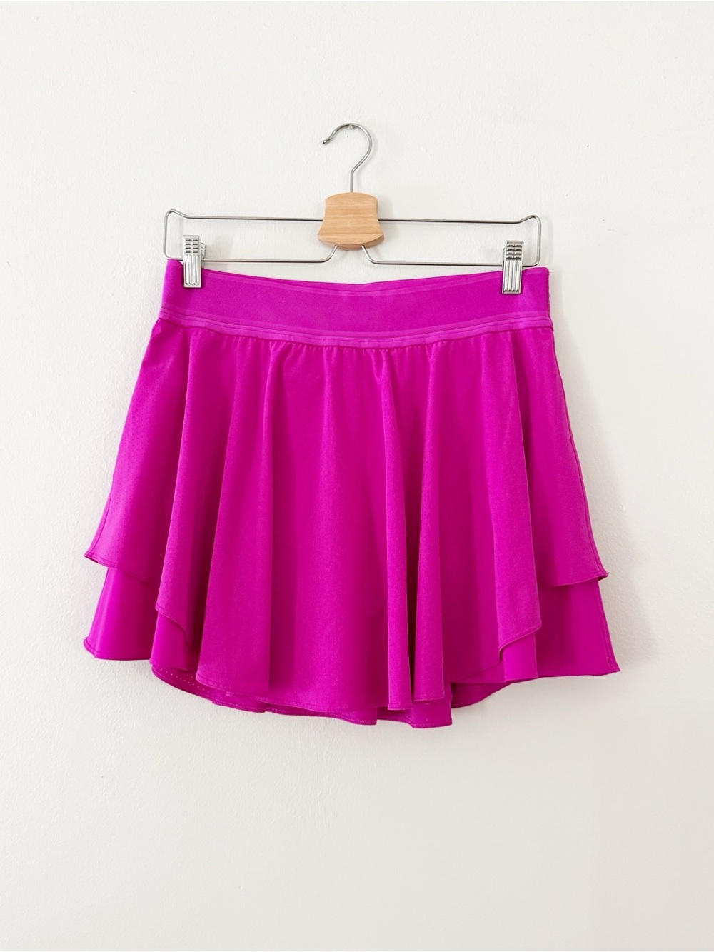 Lululemon Court Rival Perforated High-Rise Skirt. In very good condition